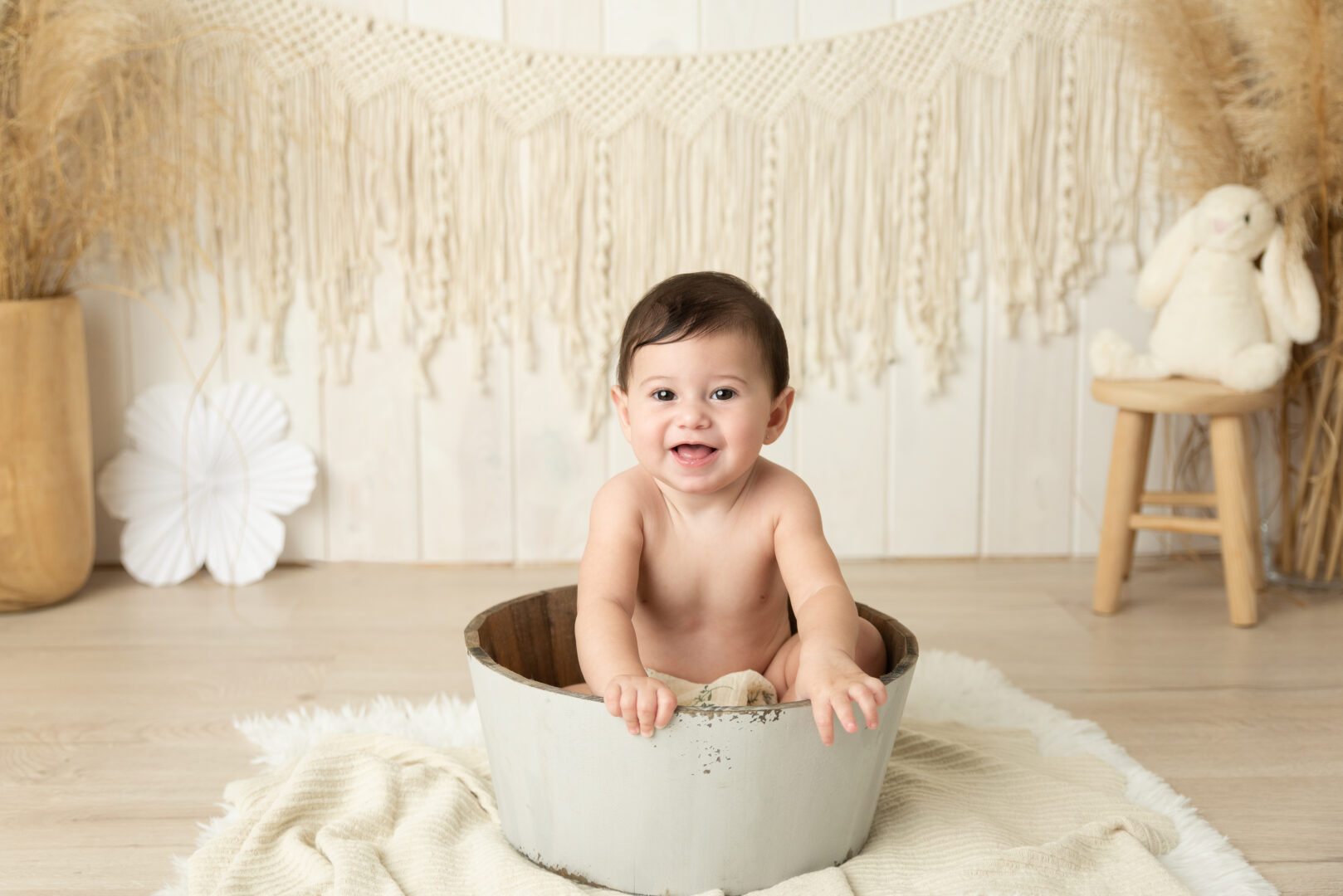 Fotografía de bebé en Cervelló. Fotografía infantil de meses. Fotografía de bebé 4 meses. Seguimiento del primer añito del bebé. Smash cake bebé.