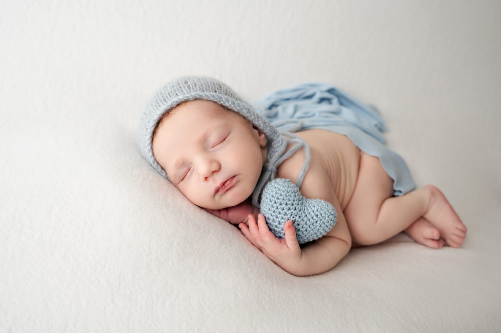 Fotografia Newborn en Barcelona. Fotografía de recién nacido en Cervelló. Fotografía recien nacido en Baix llobregat. Fotografía lifestyle bebé recién nacido.